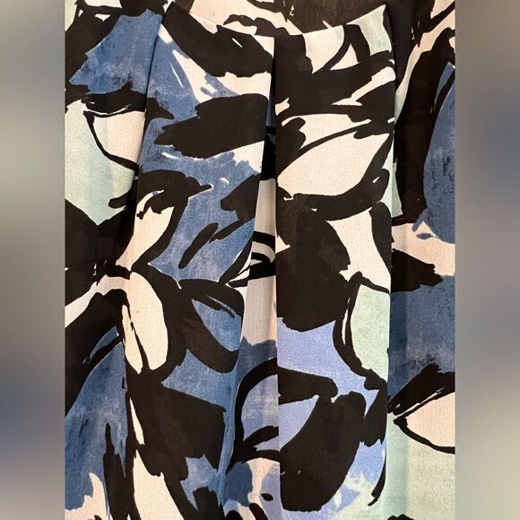 Loft blue floral print tank top size medium - Picture 2 of 5